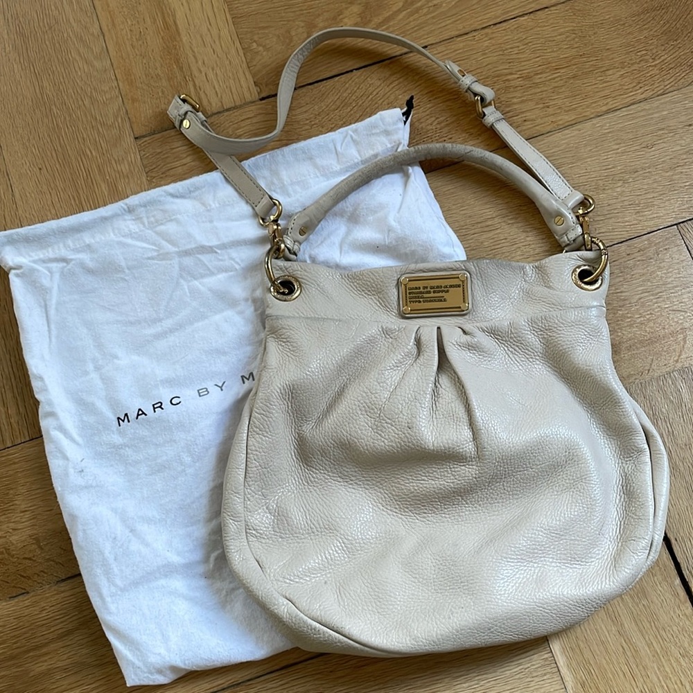 Marc Jacobs chic hobo cream color with dustbag
